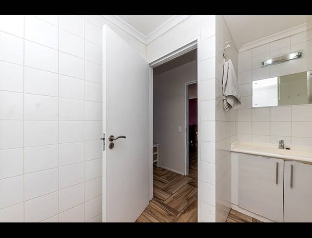 2 BEDROOM APARTMENT FOR SALE IN CAPE TOWN CITY CENTRE